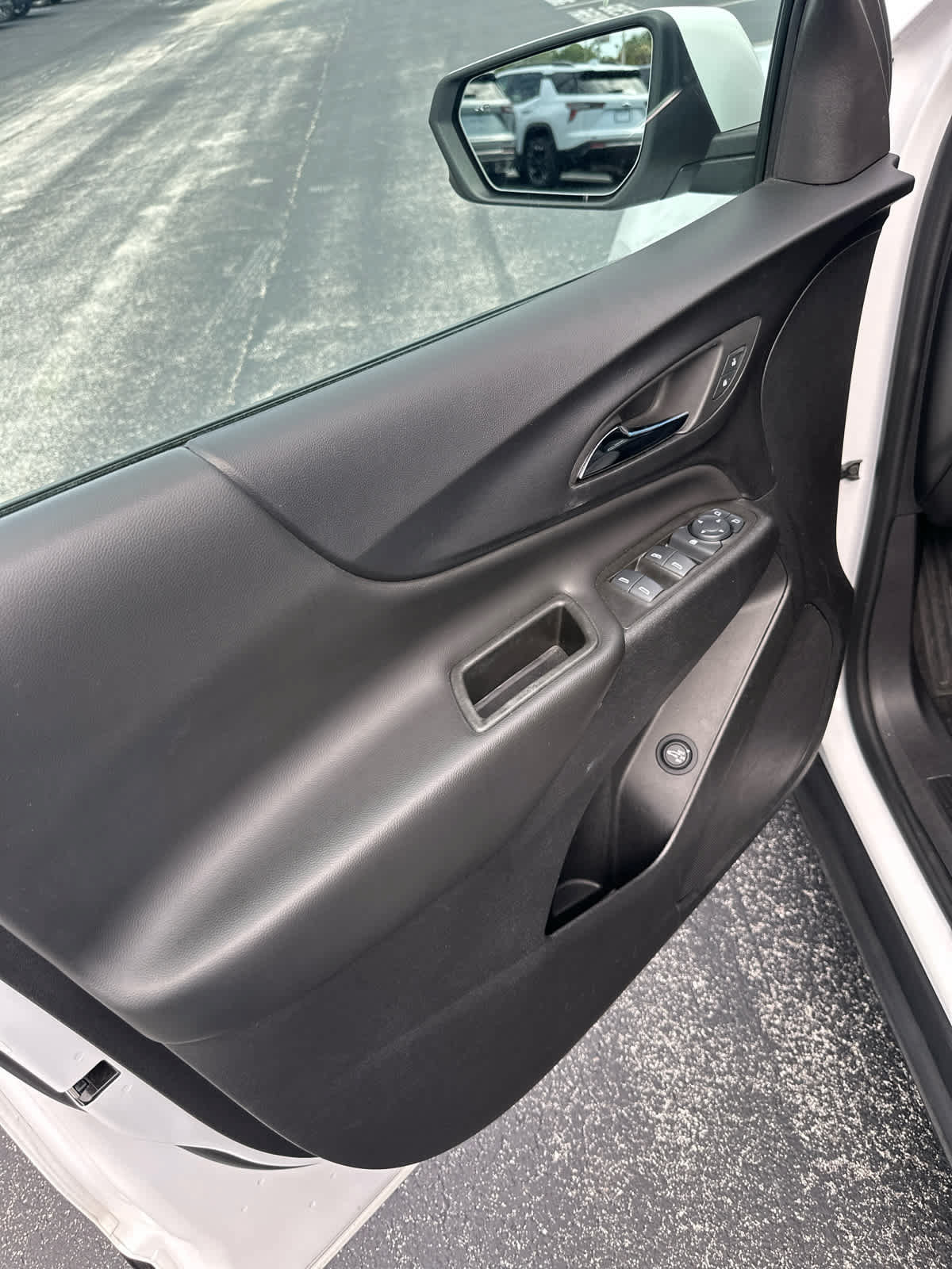 Used 2024 Chevrolet Equinox LT FWD image 16