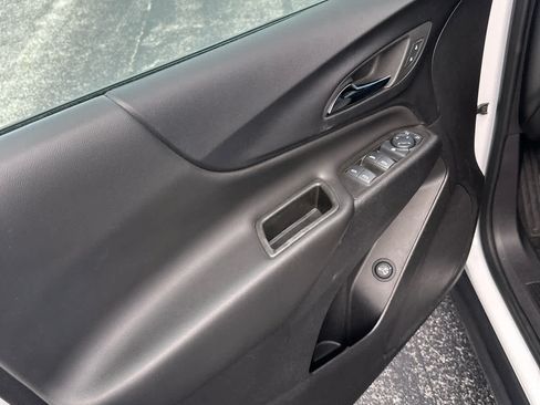 Used 2024 Chevrolet Equinox LT FWD image 16