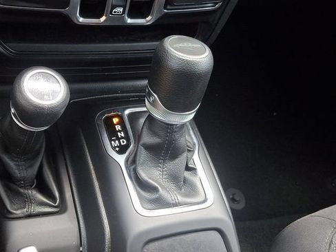 Used 2022 Jeep Gladiator Sport AWD/4WD image 22