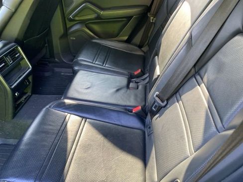 Used 2023 Porsche Cayenne Coupe image 11