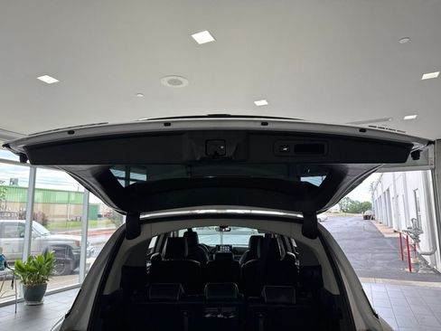 Used 2025 Honda Odyssey Elite image 12