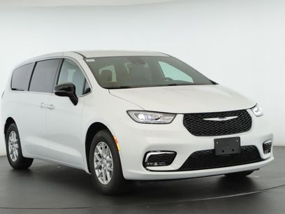 New 2026 Chrysler Pacifica Select