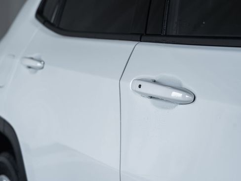 Used 2025 Jeep Compass Latitude w/ Sun & Sound Group image 21