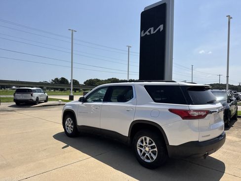 Used 2021 Chevrolet Traverse LT FWD image 23