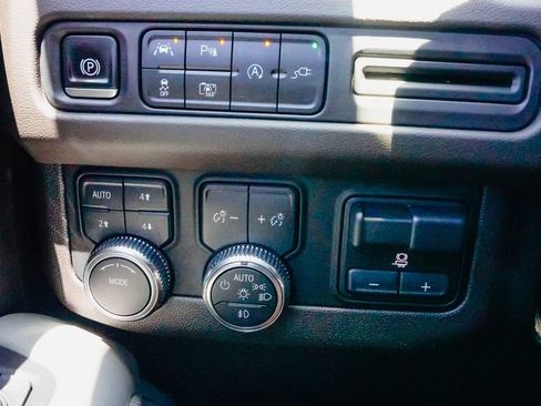 Used 2022 GMC Yukon SLT w/ SLT Premium Package AWD/4WD image 19