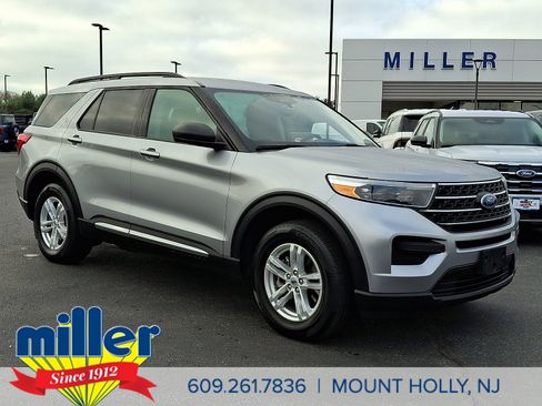 Certified 2023 Ford Explorer XLT image 1