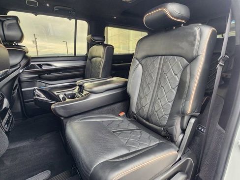 Used 2022 Jeep Grand Wagoneer Series III image 13