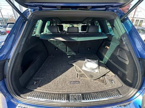 Used 2017 Volkswagen Touareg V6 image 10