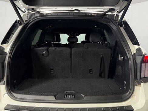 Used 2025 Ford Explorer ST-Line w/ ST-Line Street Pack AWD/4WD image 34