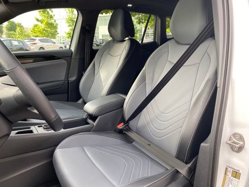 Used 2025 Volkswagen Tiguan SE R-Line AWD/4WD image 22
