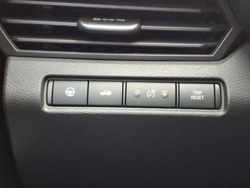 Used 2024 Nissan Altima 2.0 SR FWD image 21