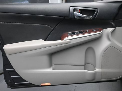 Used 2013 Toyota Camry XLE w/ Leather Pkg FWD image 20