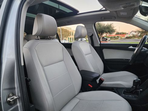 Used 2019 Volkswagen Tiguan SEL image 16