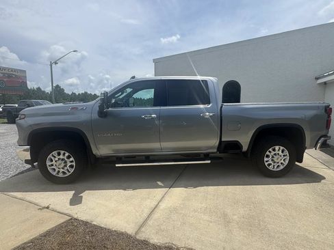 Used 2024 Chevrolet Silverado 2500 LTZ w/ LTZ Plus Package AWD/4WD image 2