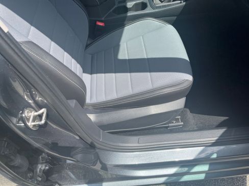 Used 2025 Volkswagen Jetta SE FWD image 27
