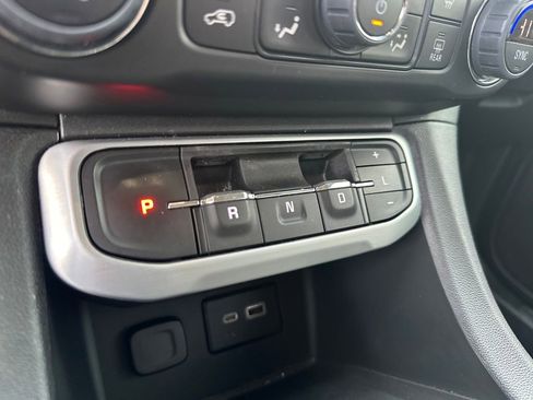 Used 2023 GMC Acadia SLE w/ Elevation Edition image 18