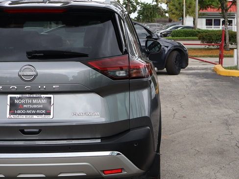 Used 2023 Nissan Rogue Platinum w/ Platinum Premium Package FWD image 17