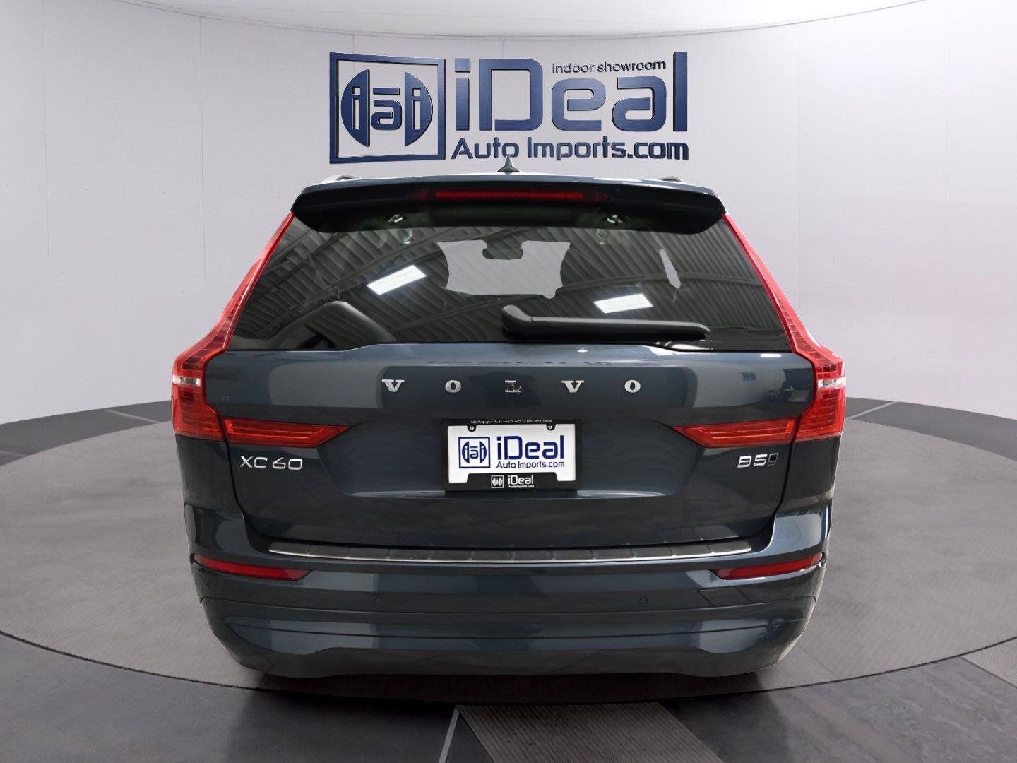 Used 2022 Volvo XC60 B5 Momentum w/ Protection Package AWD/4WD image 4