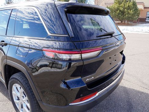 Used 2023 Jeep Grand Cherokee Limited AWD/4WD image 30