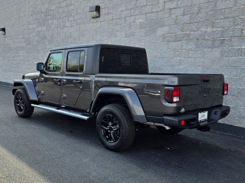 Used 2023 Jeep Gladiator Sport AWD/4WD image 3