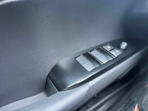 Used 2026 Toyota Camry SE FWD image 30