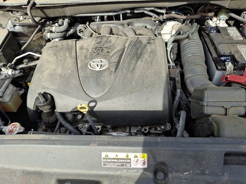 Used 2021 Toyota Highlander XLE image 29