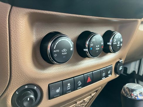 Used 2018 Jeep Wrangler Unlimited Sahara w/ Max Tow Package AWD/4WD image 22