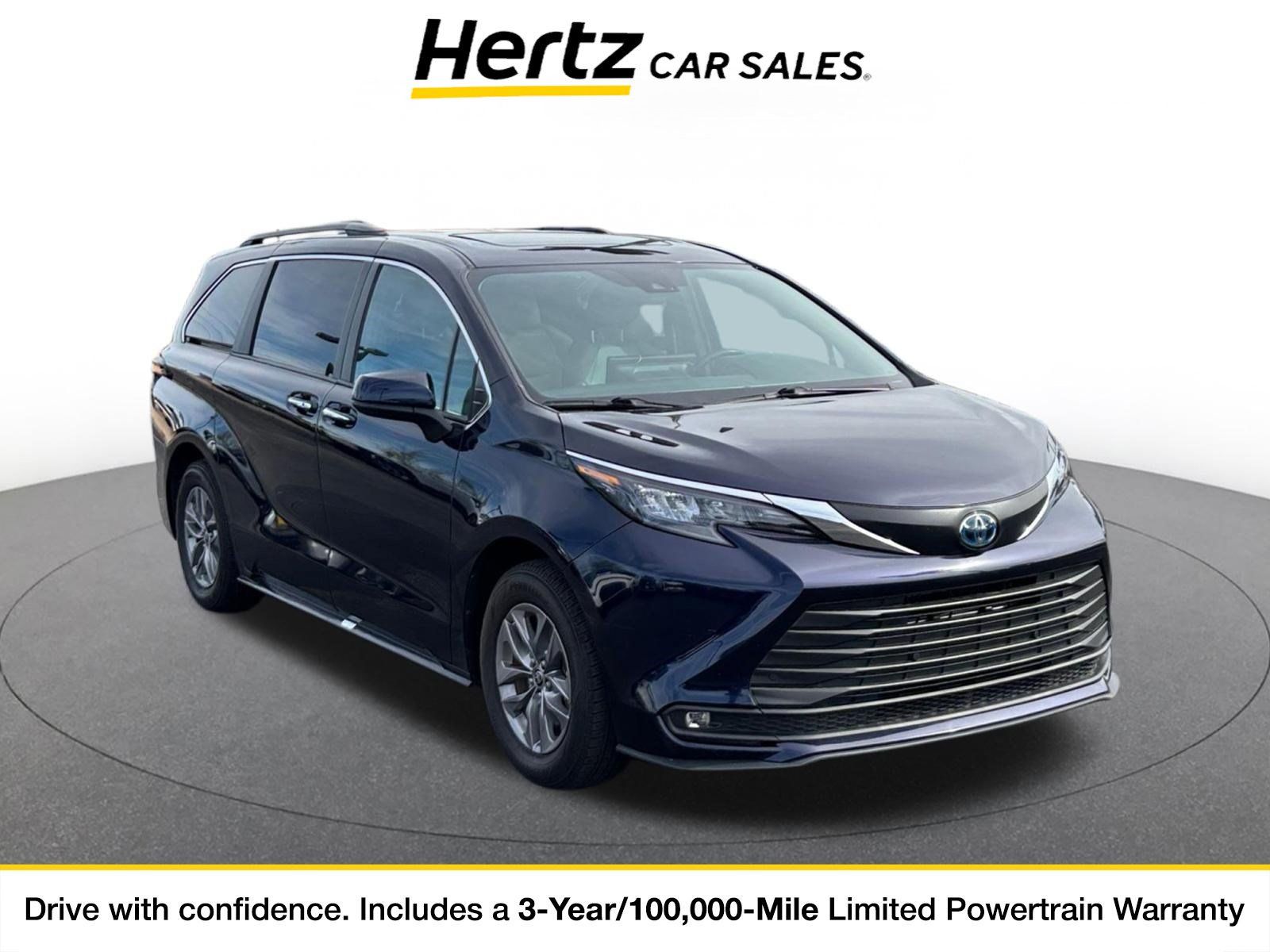 Used 2025 Toyota Sienna XLE FWD image 1