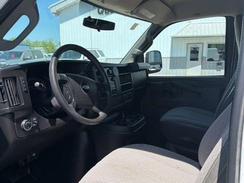 Used 2016 Chevrolet Express 2500 Extended RWD image 15