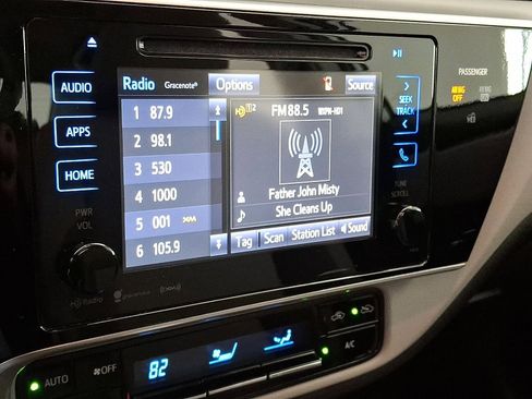 Used 2017 Toyota Corolla LE image 14