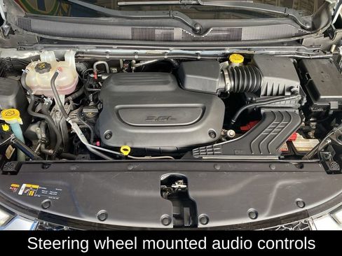 Used 2023 Chrysler Pacifica Touring-L FWD image 20