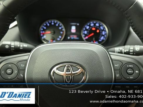 Used 2020 Toyota RAV4 XLE Premium AWD/4WD image 28