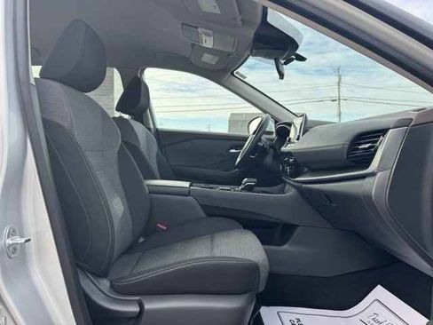 Used 2022 Nissan Rogue SV image 9