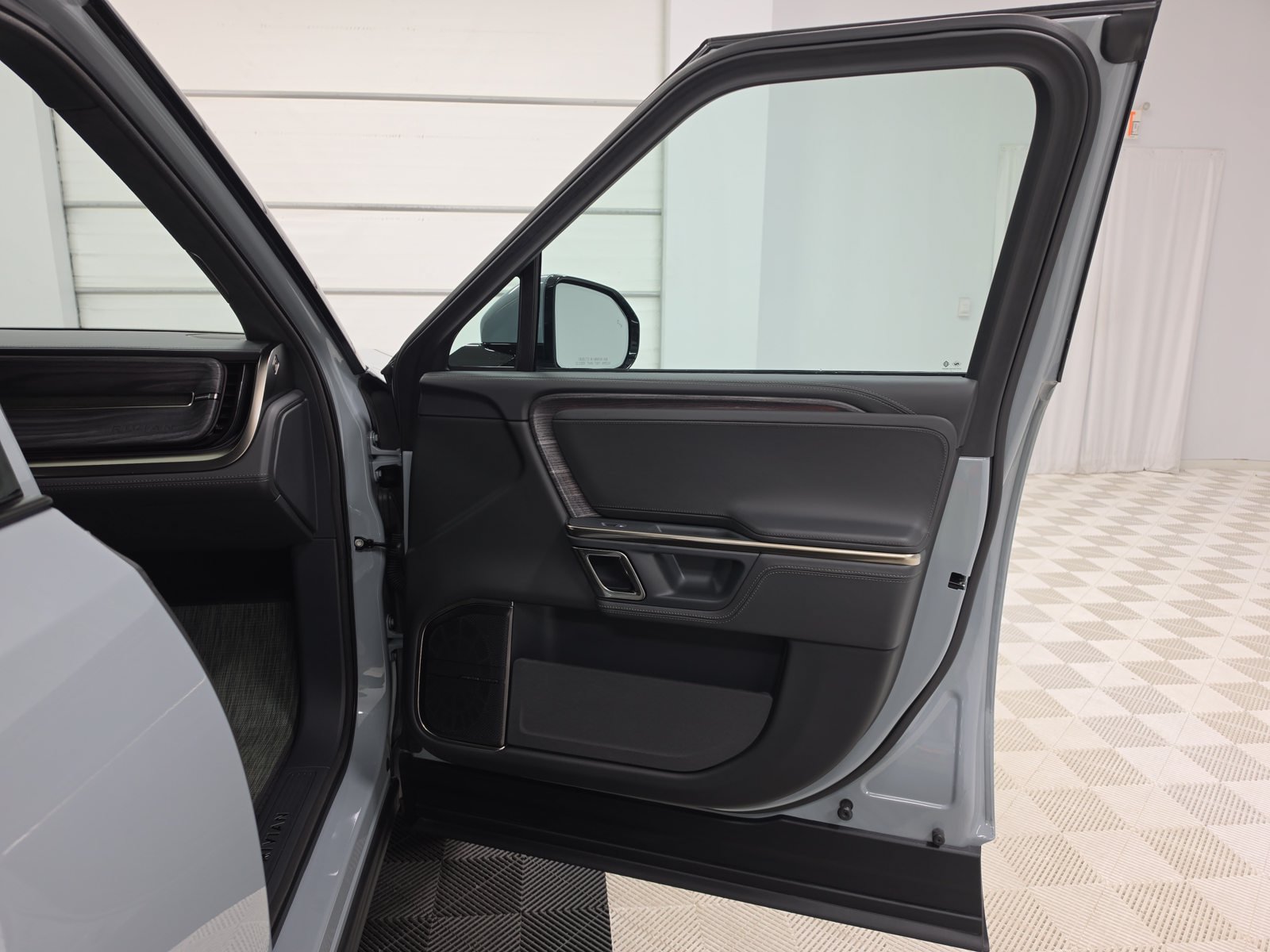 Used 2022 Rivian R1T Adventure AWD/4WD image 18