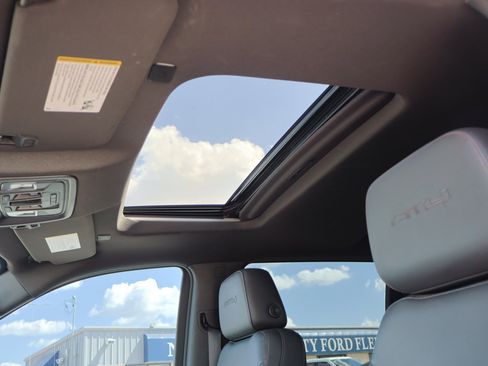 Used 2022 GMC Sierra 1500 AT4 w/ Technology Package image 17