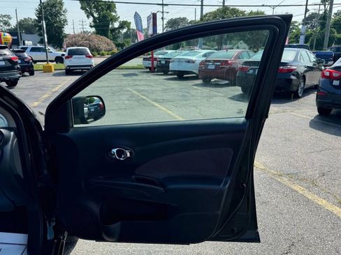 Used 2014 Nissan Versa SV w/ Convenience Package FWD image 12