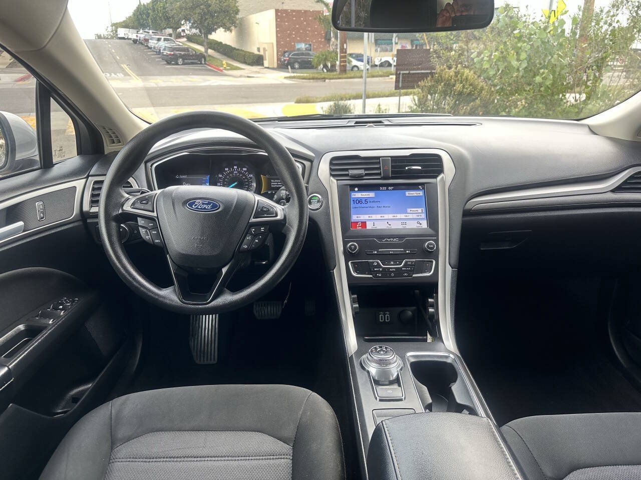 Used 2019 Ford Fusion SE FWD image 12