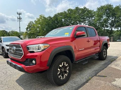 Used 2017 Toyota Tacoma TRD Off-Road w/ Premium & Technology Package AWD/4WD image 7