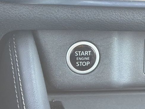 Used 2022 Nissan Rogue SL w/ SL Premium Package image 9