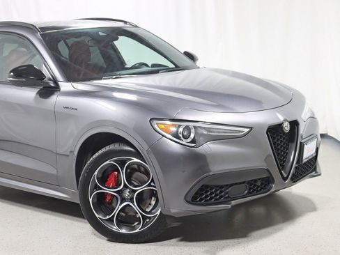 Used 2022 Alfa Romeo Stelvio Veloce image 2