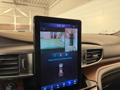 Used 2021 Ford Explorer King Ranch w/ Premium Technology Package image 25