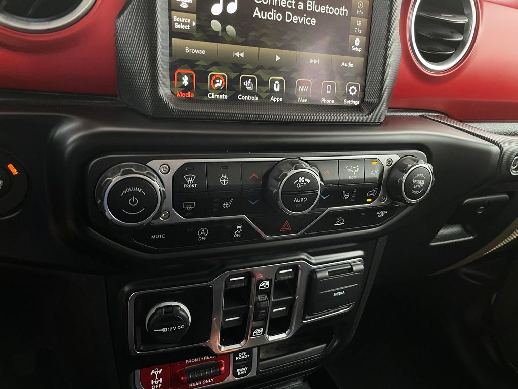 Used 2022 Jeep Wrangler Unlimited Rubicon w/ Cold Weather Group AWD/4WD image 18