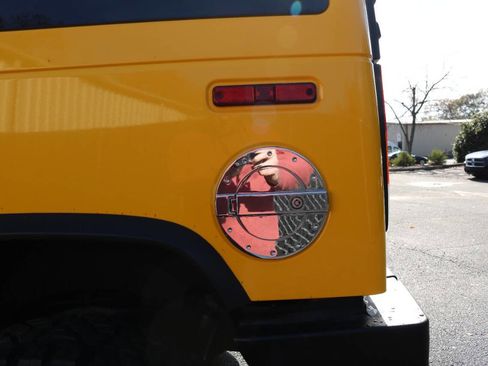 Used 2003 HUMMER H2 Base 4dr 4WD SUV w/ Preferred Equipment Group image 26