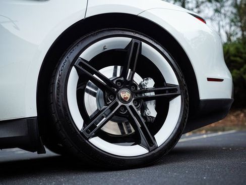 Used 2022 Porsche Taycan image 19