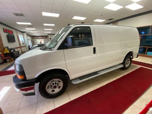 Used 2023 GMC Savana 2500 w/ Driver Convenience Package image 4