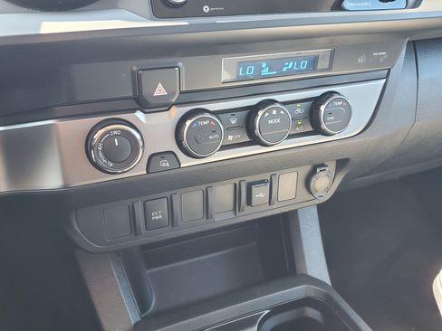 Used 2022 Toyota Tacoma SR AWD/4WD image 20
