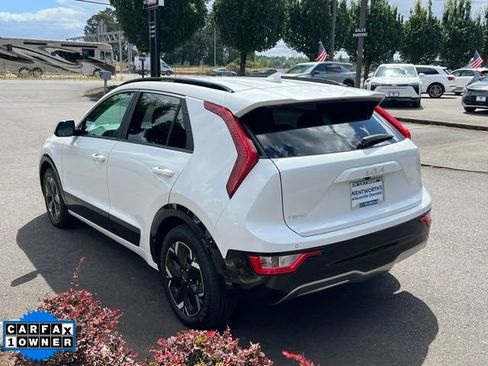 Used 2024 Kia Niro Wind w/ Wind Preserve Package FWD image 5