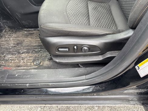 Used 2019 GMC Terrain SLE w/ Driver Convenience Package image 16