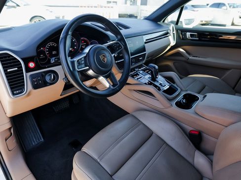 Certified 2022 Porsche Cayenne image 4