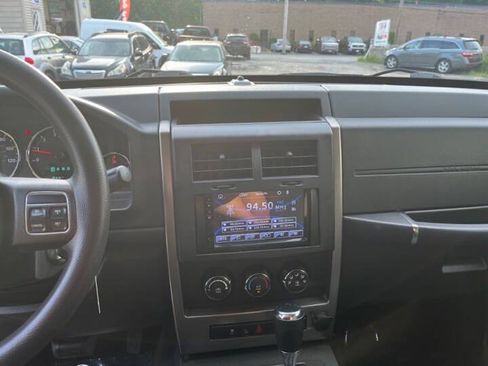 Used 2012 Jeep Liberty Sport AWD/4WD image 12